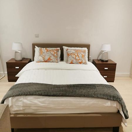 런던 Comfy 1 Bed Studio 1 Minute From Train Station 아파트 외부 사진