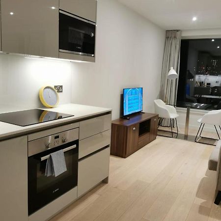 런던 Comfy 1 Bed Studio 1 Minute From Train Station 아파트 외부 사진