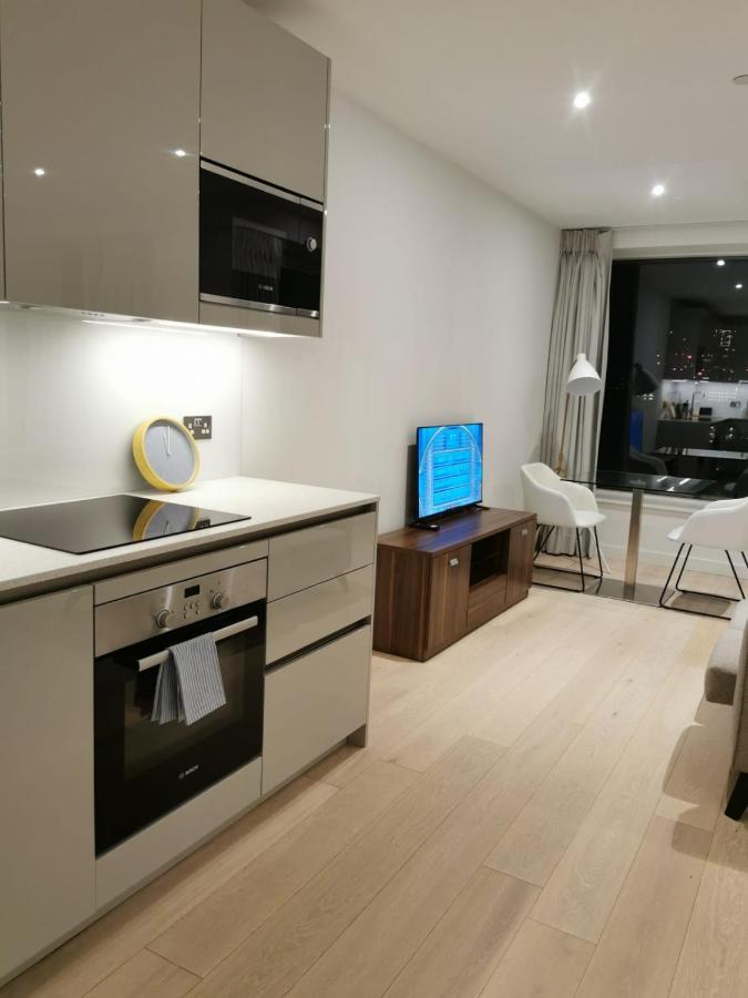 런던 Comfy 1 Bed Studio 1 Minute From Train Station 아파트 외부 사진