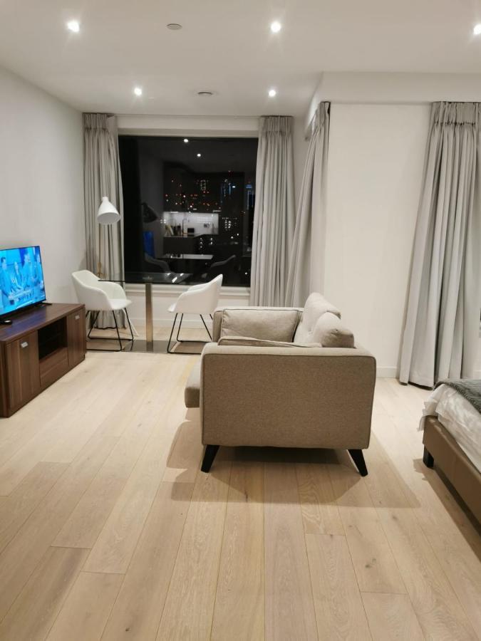 런던 Comfy 1 Bed Studio 1 Minute From Train Station 아파트 외부 사진