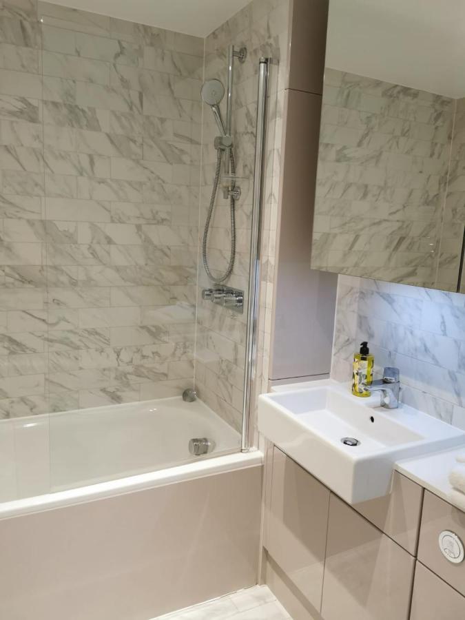 런던 Comfy 1 Bed Studio 1 Minute From Train Station 아파트 외부 사진